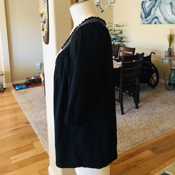 Nice top - Picture 2 of 6